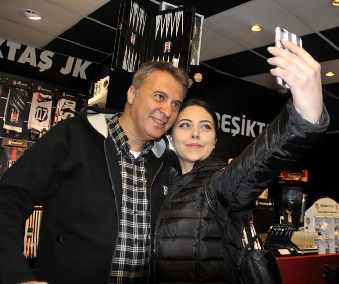 Fikret Orman bombaladı: Van Persie bizde olsa...