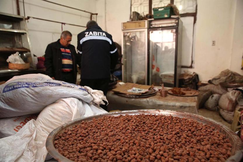 Fare ve böceklerin gezdiği ürünleri organik diye satıyorlarmış