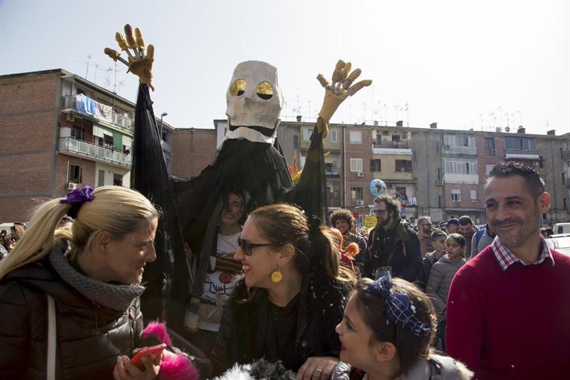 Napoliden rengarenk karnaval enstantaneleri