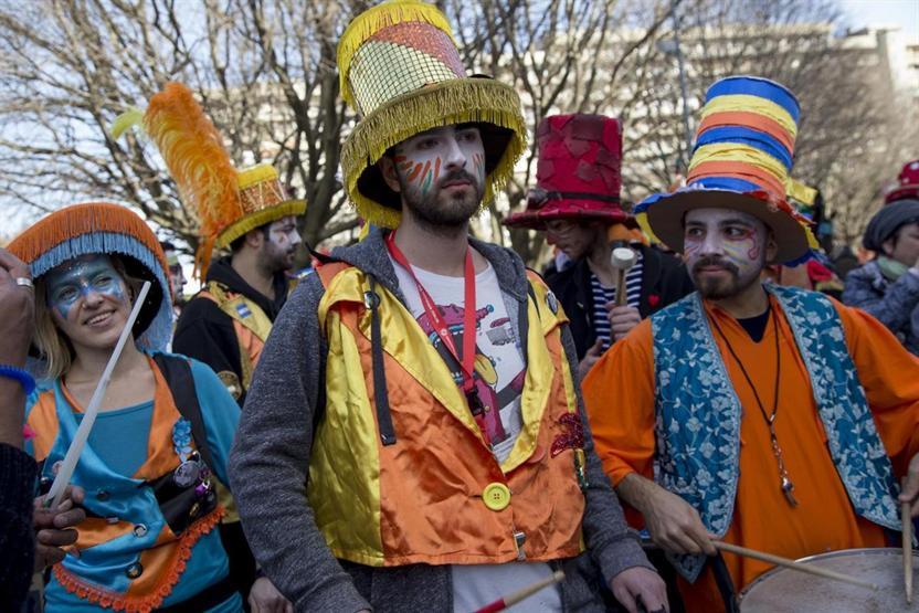 Napoliden rengarenk karnaval enstantaneleri
