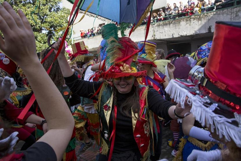 Napoliden rengarenk karnaval enstantaneleri
