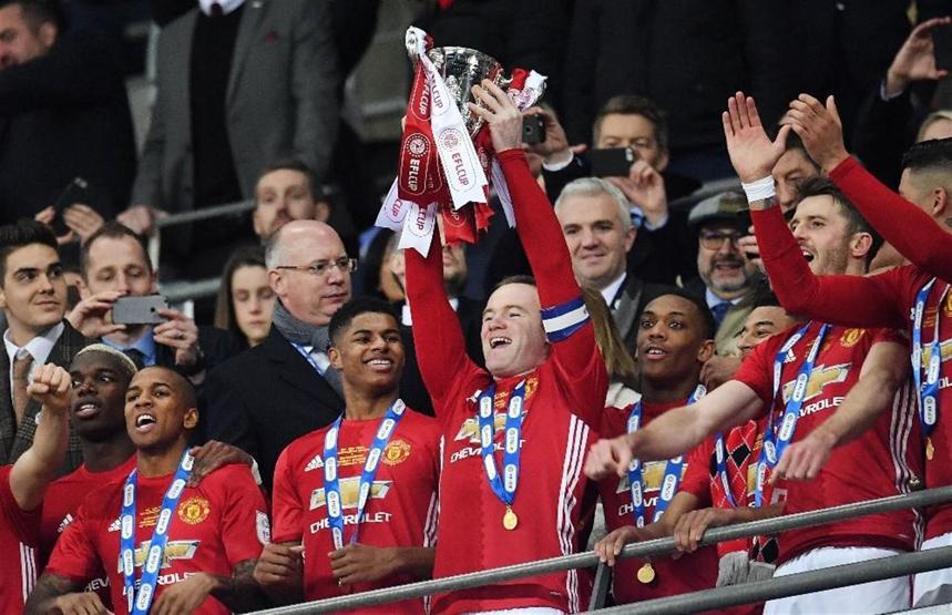 Manchester United kupasını aldı