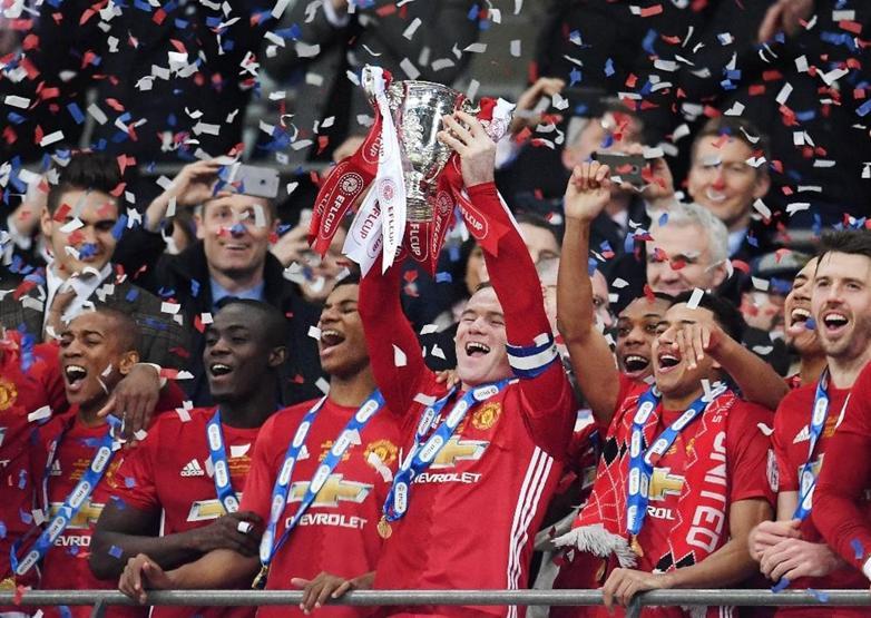 Manchester United kupasını aldı