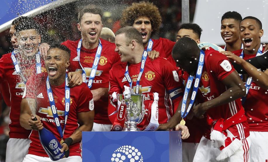 Manchester United kupasını aldı