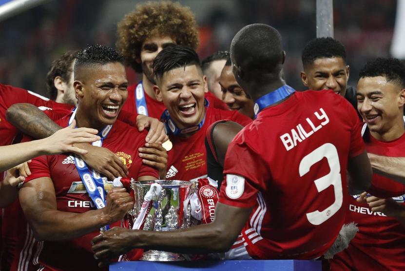 Manchester United kupasını aldı
