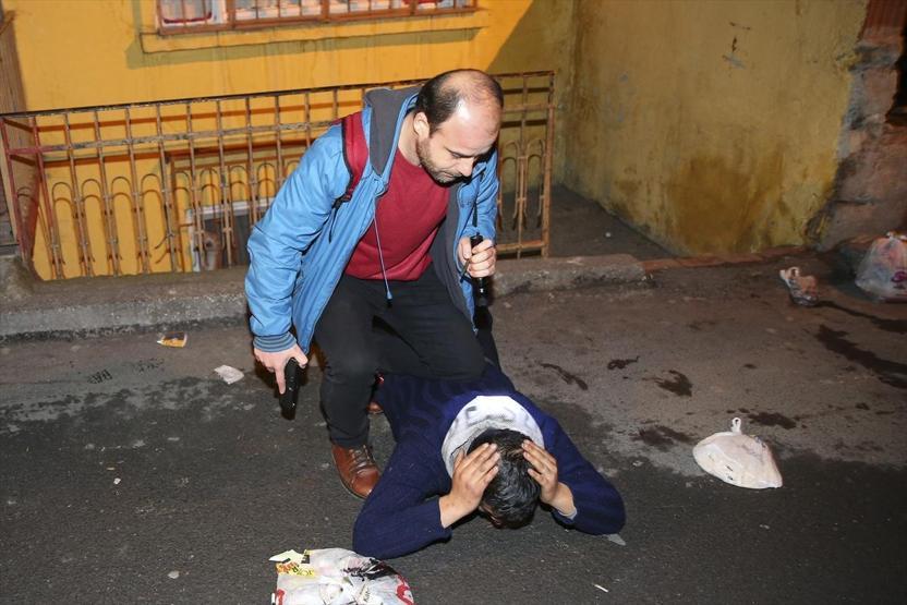 Uyuşturucu tacirlerine şafak baskını