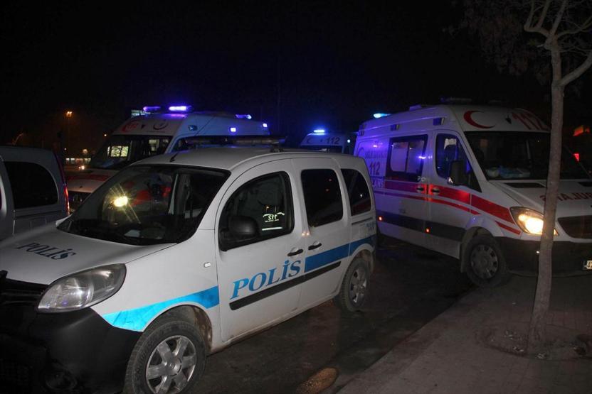 Suriyeliler bıçak ve tornavidayla Afganların evini bastı