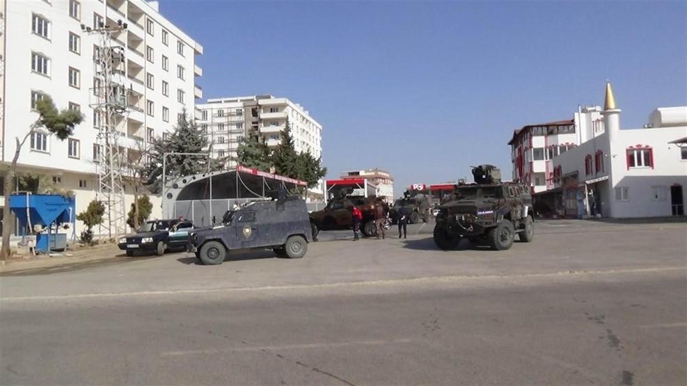 Türkiyenin eğittiği Suriyeli polisler, zırhlı takviyeyle göreve başladı