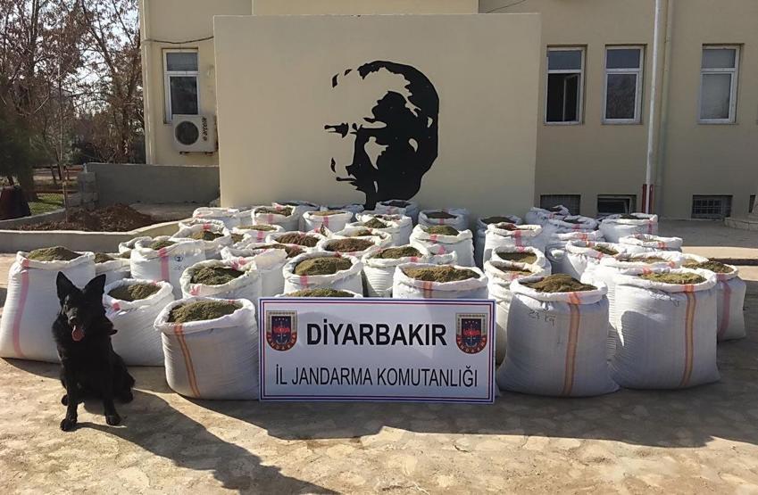 Diyarbakırda 1 ton 787 kilo esrar ele geçirildi