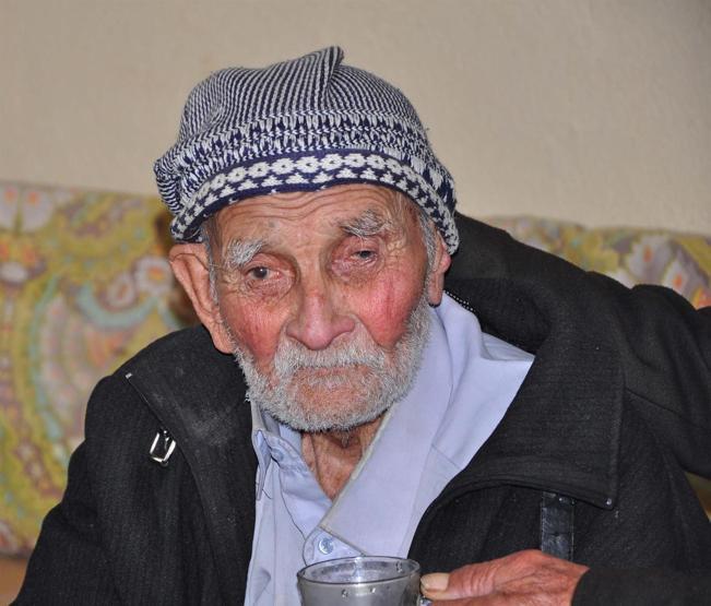 Cumhuriyet ile yaşıt Ali Dedenin yaşlılık maaşı kesildi