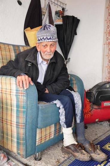 Cumhuriyet ile yaşıt Ali Dedenin yaşlılık maaşı kesildi