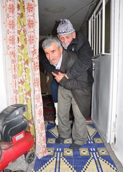 Cumhuriyet ile yaşıt Ali Dedenin yaşlılık maaşı kesildi
