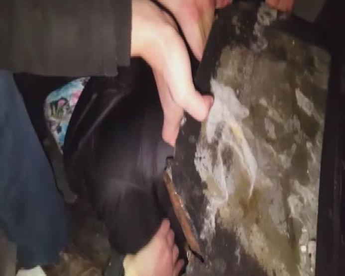 FETÖden aranan kadın aracın gizli bölmesinde yakalandı