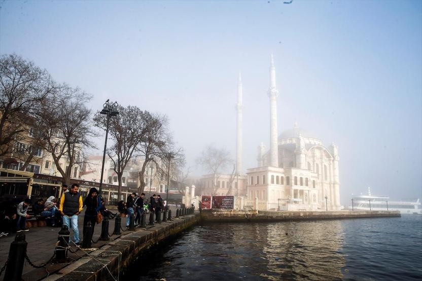 Sis İstanbulu gece de terk etmedi