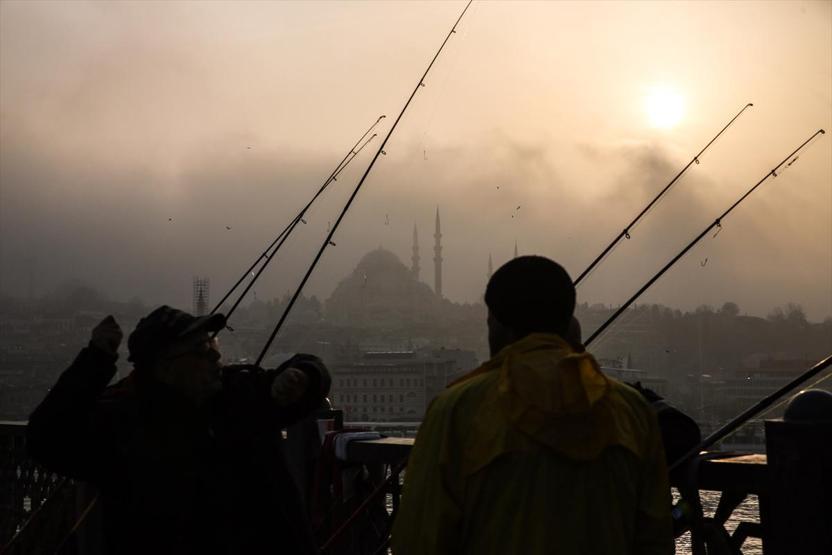 Sis İstanbulu gece de terk etmedi