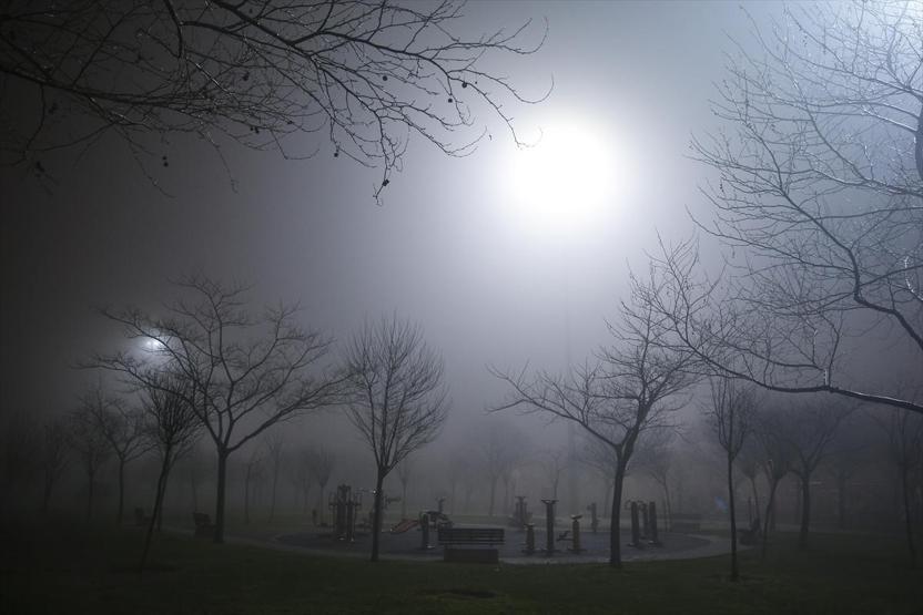 Sis İstanbulu gece de terk etmedi