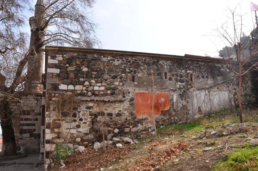 Tarihi Ulu Camiinin duvarları çatlıyor