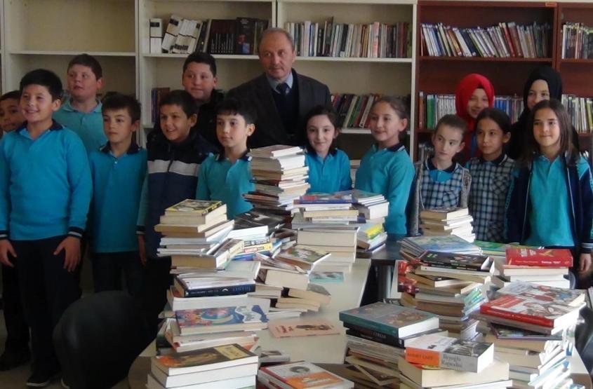 Öğrencilerin kütüphanesi mektuplar sayesinde oluştu