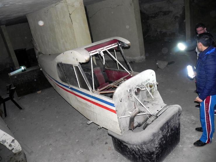 Binanın bodrumunda bulunan uçak şaşırttı