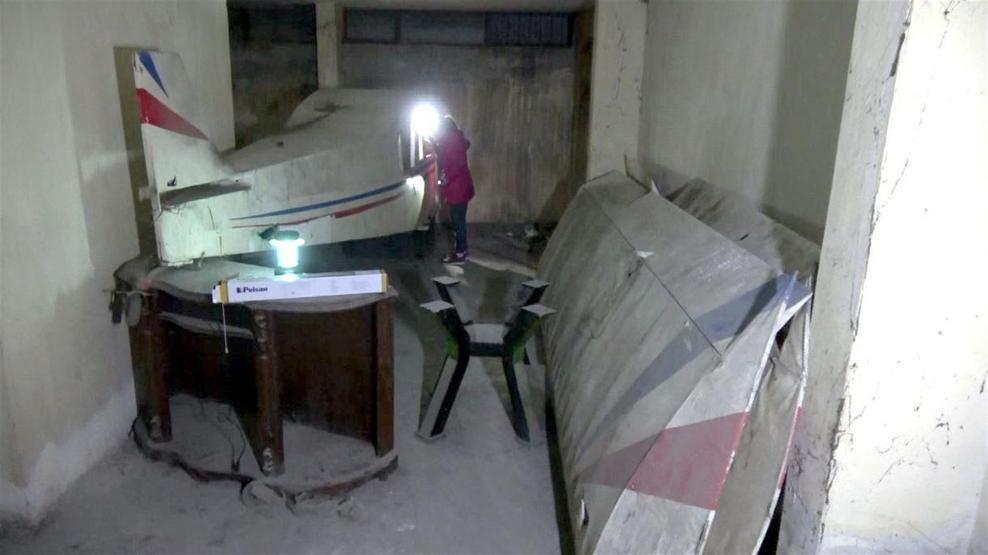 Binanın bodrumunda bulunan uçak şaşırttı