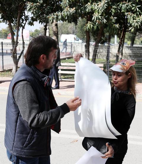 Polisle hayvanseverler arasında kedi gerginliği