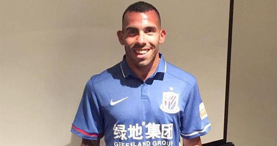 Dünyanın en çok kazanan futbolcusu Carlos Tevez