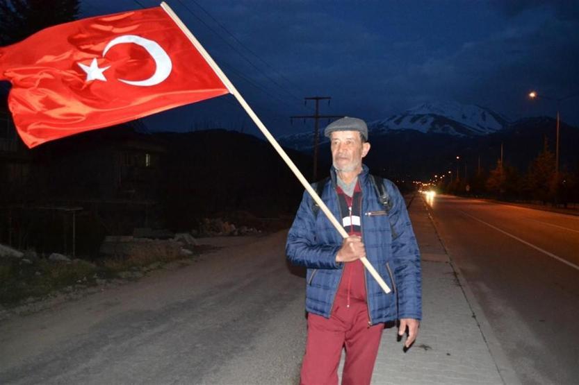 Rüyasında gördüğü Ömer Halisdemir için yollara düştü