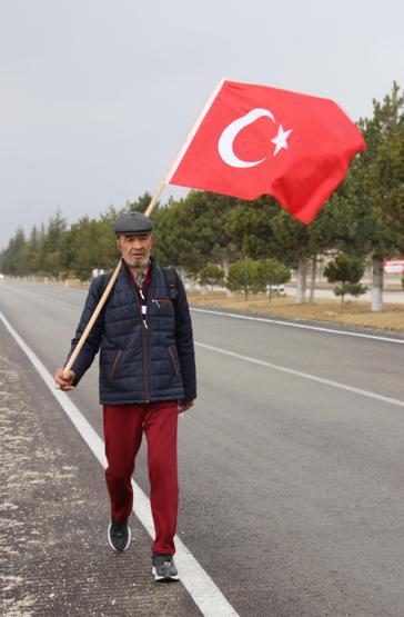 Rüyasında gördüğü Ömer Halisdemir için yollara düştü
