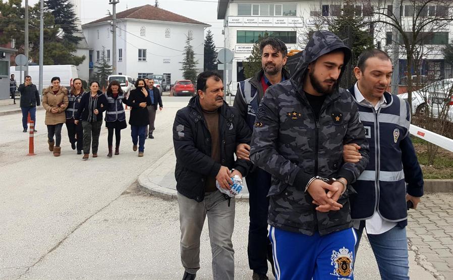 Kaçırıldı, kadın elbisesi giydirilip tecavüze uğradı