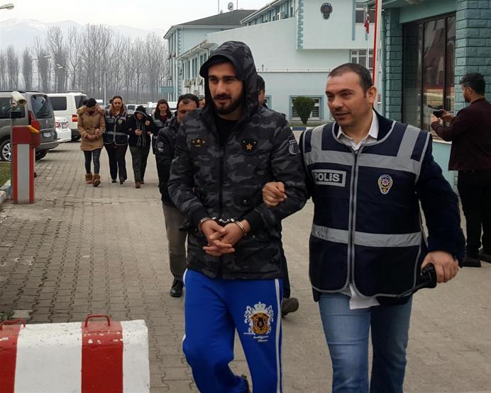Kaçırıldı, kadın elbisesi giydirilip tecavüze uğradı