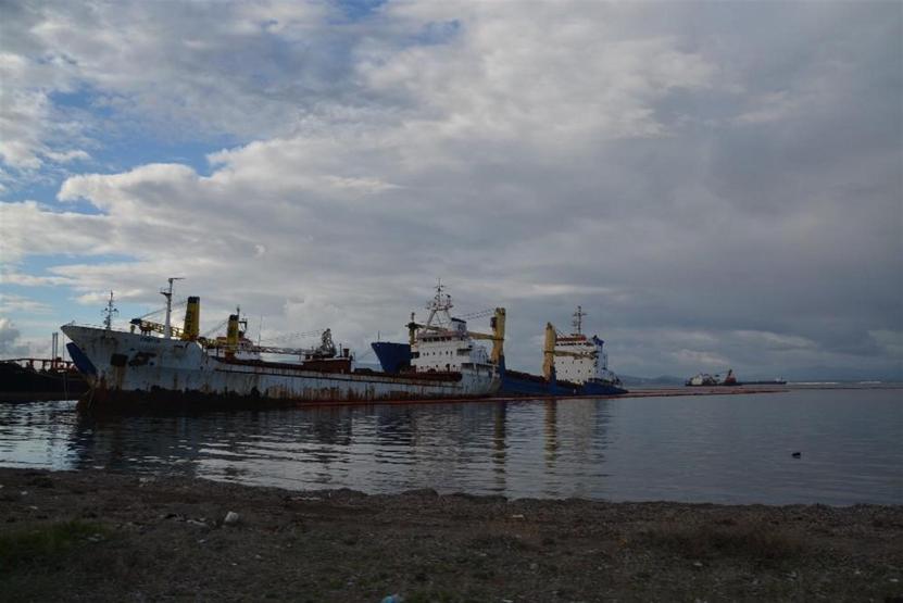 Hacizli gemiden denize yakıt sızıntısı