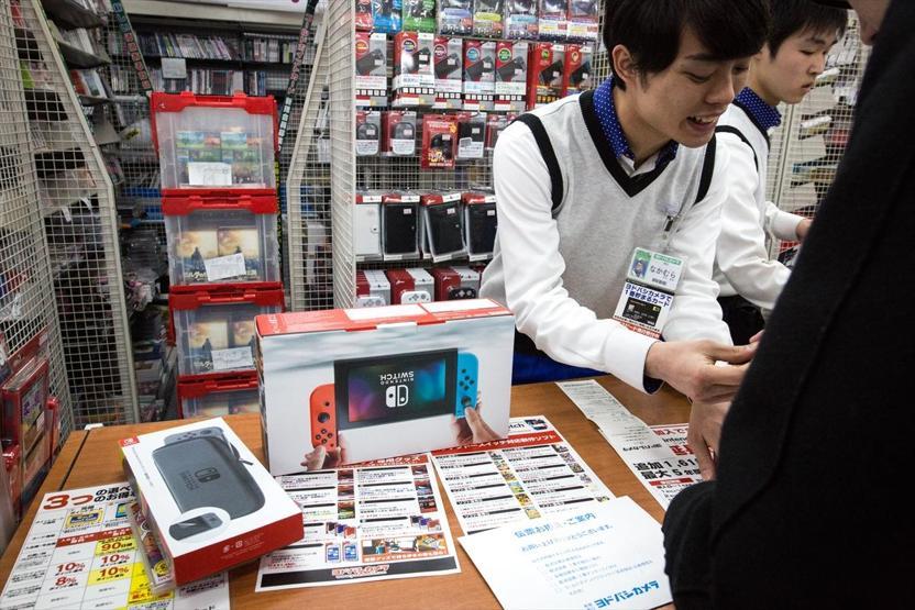 iPhone değil Nintendo Switch kuyruğu