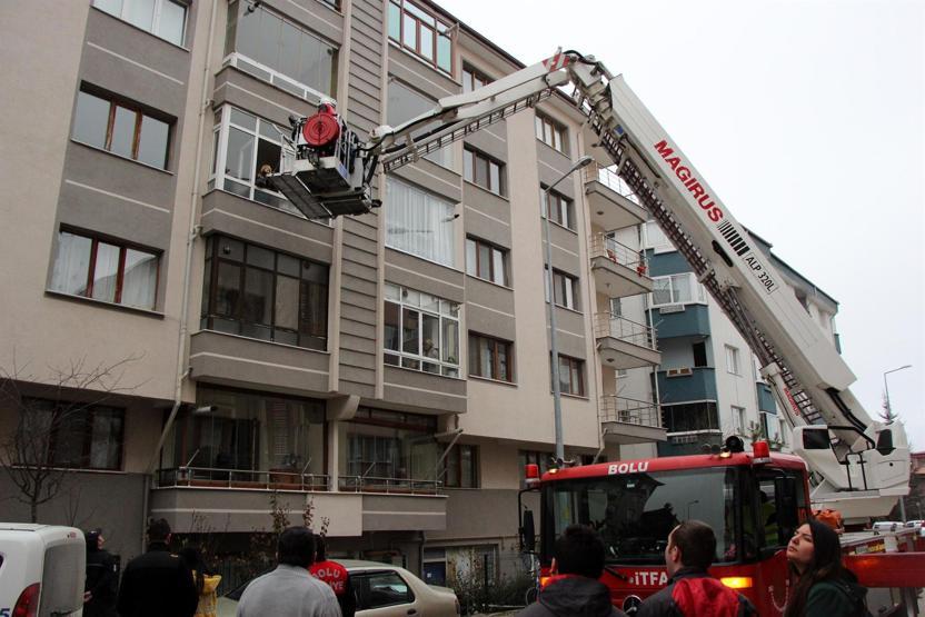 Sevgilisinin şiddetine uğrayan kadını itfaiye kurtardı