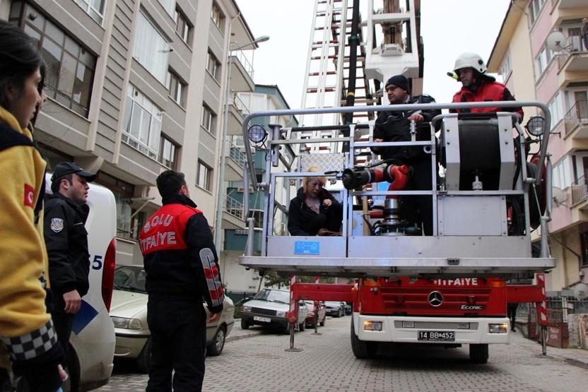 Sevgilisinin şiddetine uğrayan kadını itfaiye kurtardı