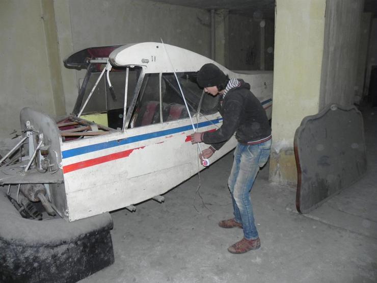 Bodrum katında bulunan uçağa polis incelemesi