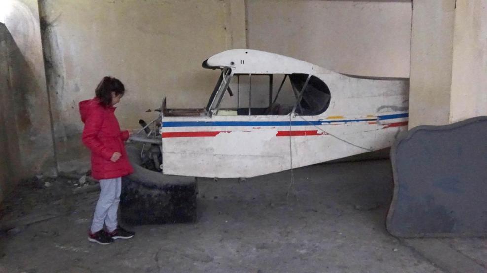 Bodrum katında bulunan uçağa polis incelemesi