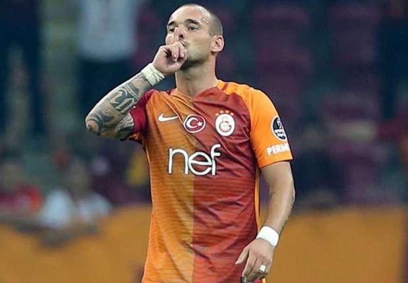 Galatasarayda De Jong Antalyaspor maçında oynayamayacak
