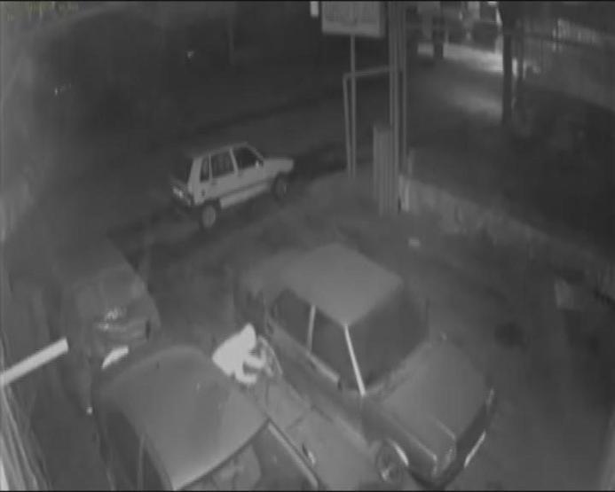 Teker hırsızları kameraya böyle yakalandı