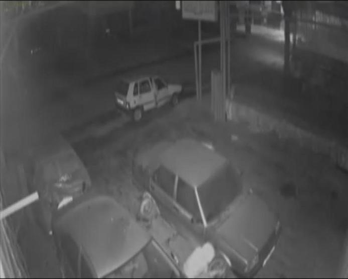 Teker hırsızları kameraya böyle yakalandı