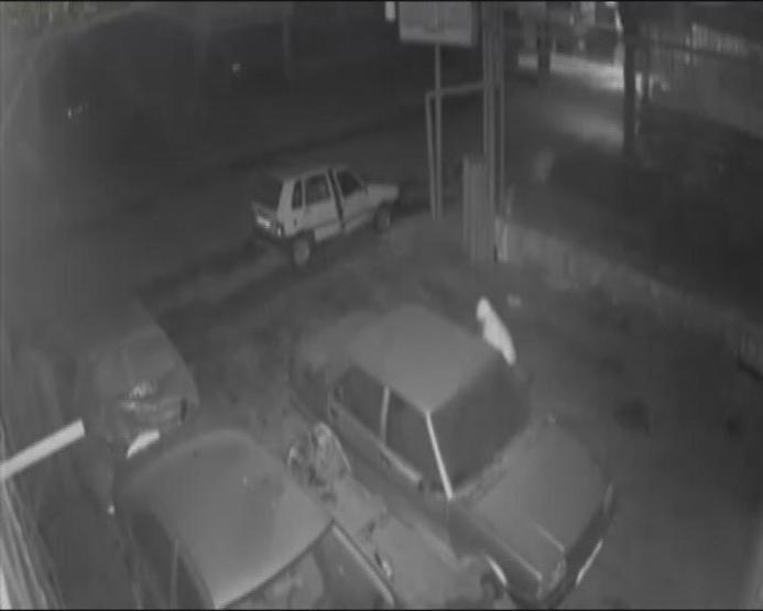 Teker hırsızları kameraya böyle yakalandı