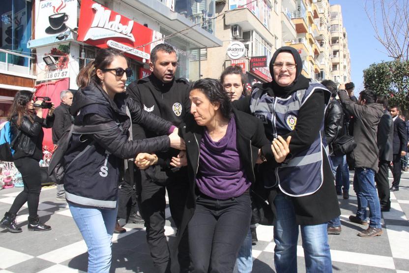 Şanlıurfada kadınlara polis müdahalesi: 21 gözaltı