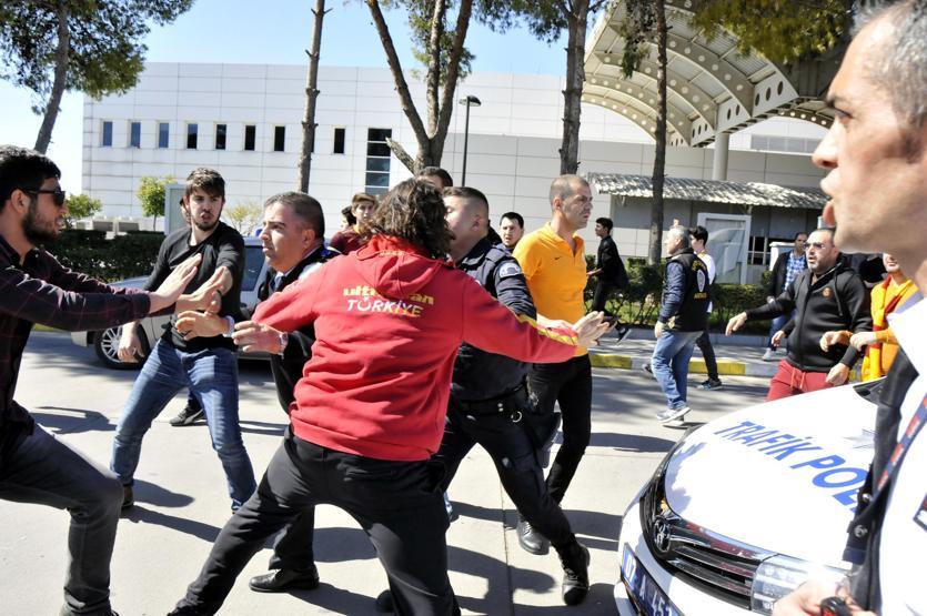 Antalyada Galatasaraya olaylı karşılama