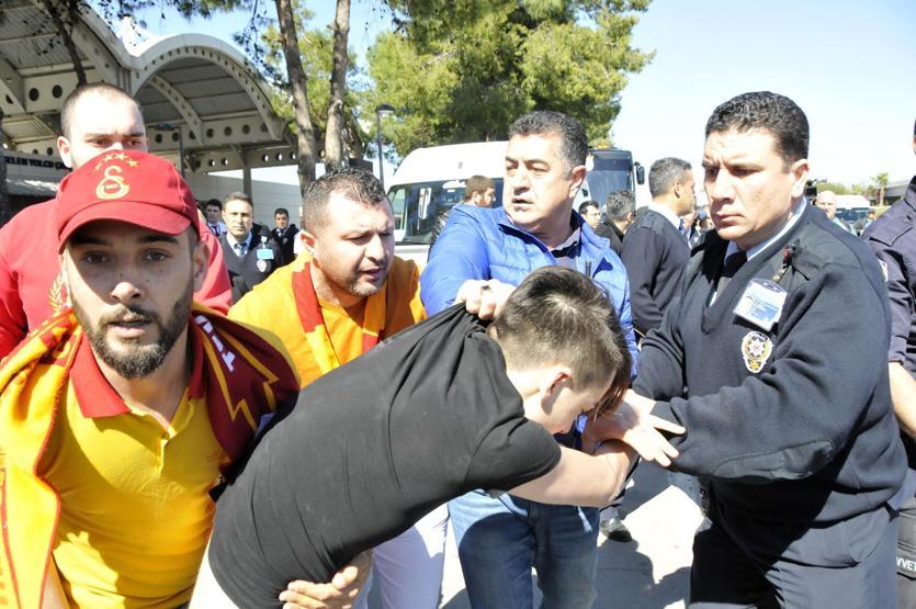 Antalyada Galatasaraya olaylı karşılama