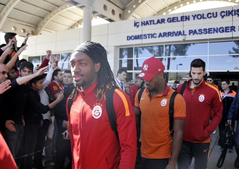 Antalyada Galatasaraya olaylı karşılama