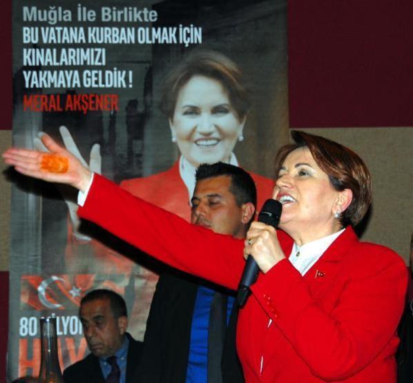 Meral Akşenerin panelinde izdiham