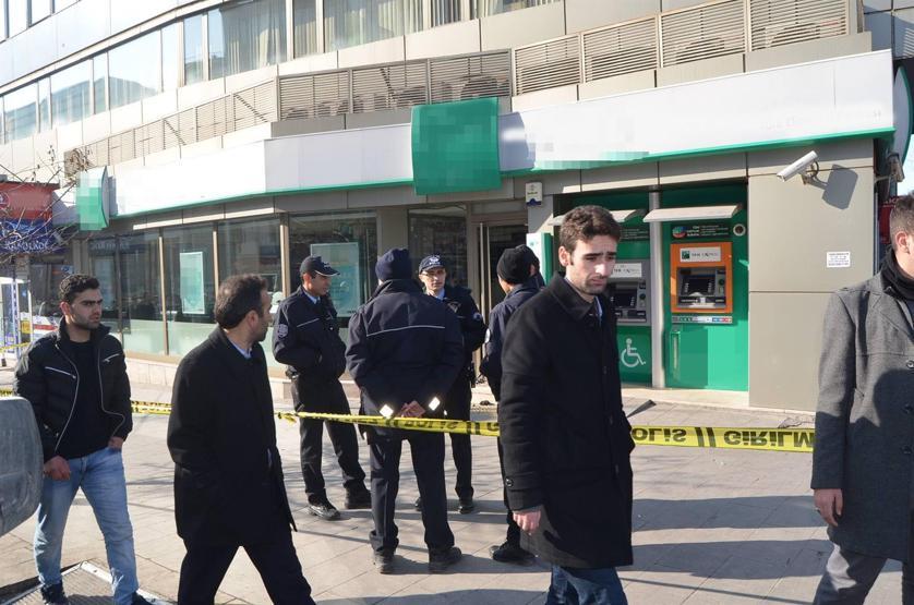 Camı kırıp bankaya girdi, Atatürk portresini kırdı