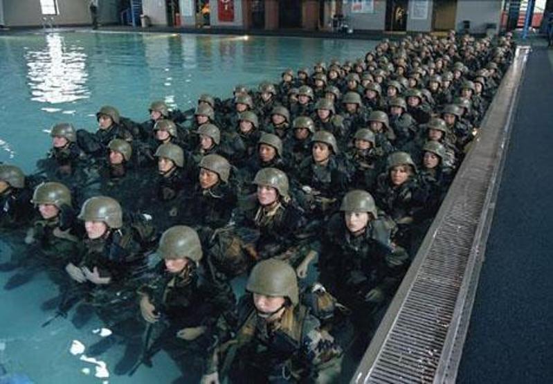 ABD Ordusundan yüzlerce kadın askerin çıplak fotoğrafları internette