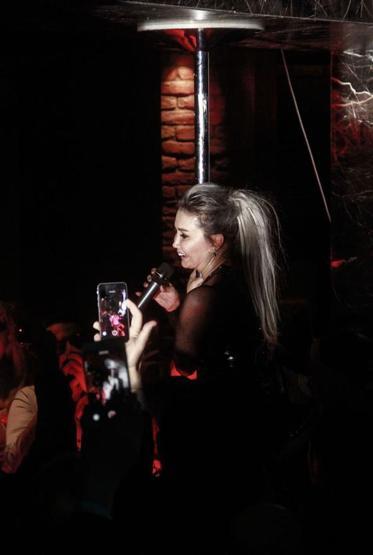 Yonca Evcimik’in direk dansı olay yarattı