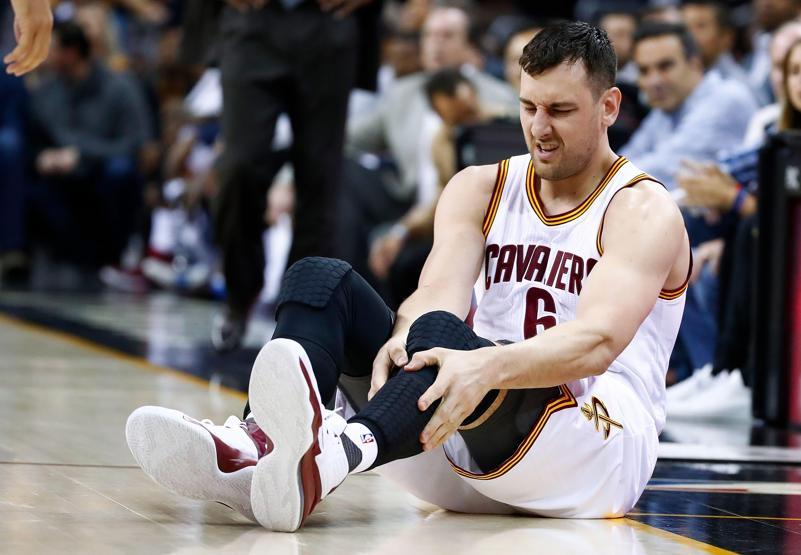 Andrew Bogut ilk maçında sezonu kapattı