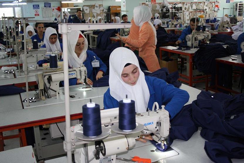 Kadınlar günde 4 saat 40 dakika fazla çalışıyor, 2.5 kat az kazanıyor